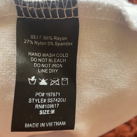 White skirt - Picture 3 of 3